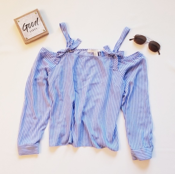Forever 21 Tops - Forever 21 Blue and White Crop Top